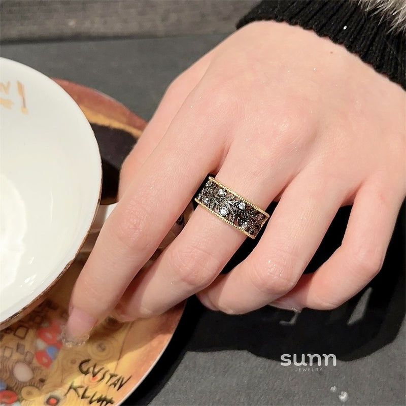 Whitley Regal Iris Ring [S6Y3HTVF]