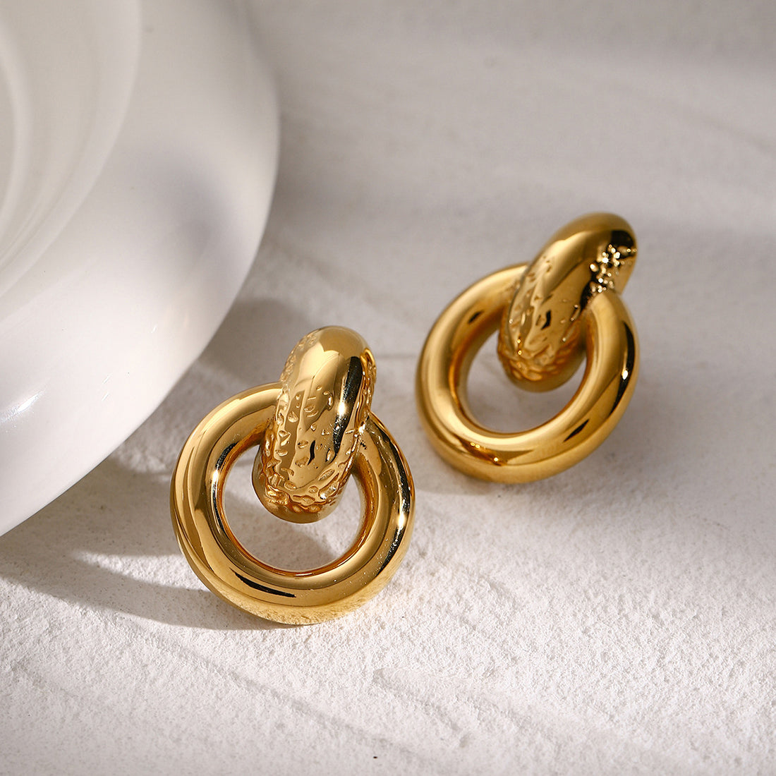 Wilhelmina Sculptural Hoop Earrings [H0O2IXTK]