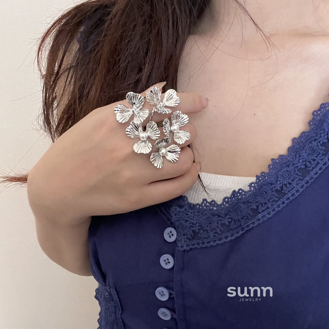 Willamina Asymmetric Petal Ring [NZAUQ5OH]