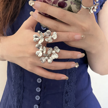 Willamina Asymmetric Petal Ring [NZAUQ5OH]