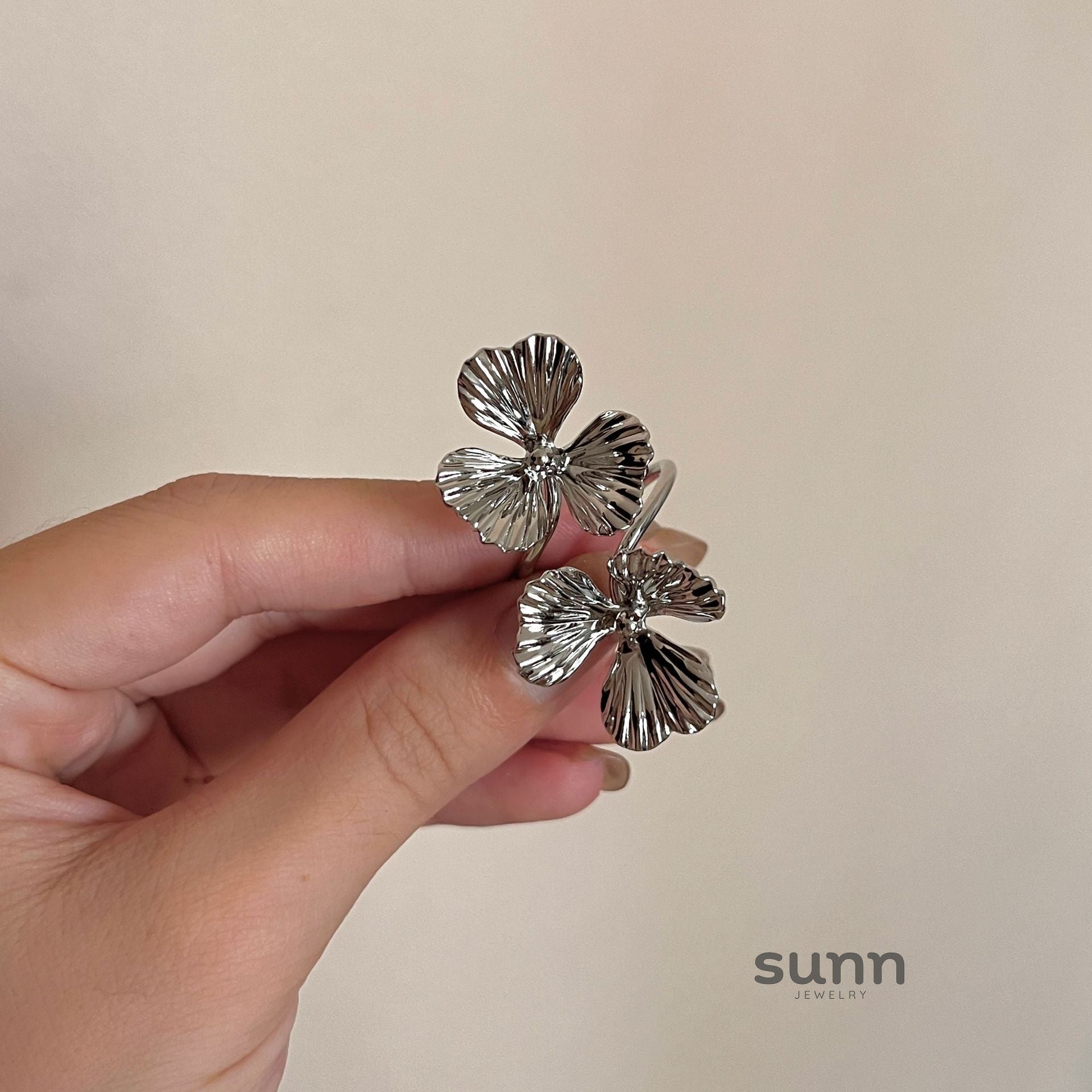 Willamina Asymmetric Petal Ring [LE3UDH6G]