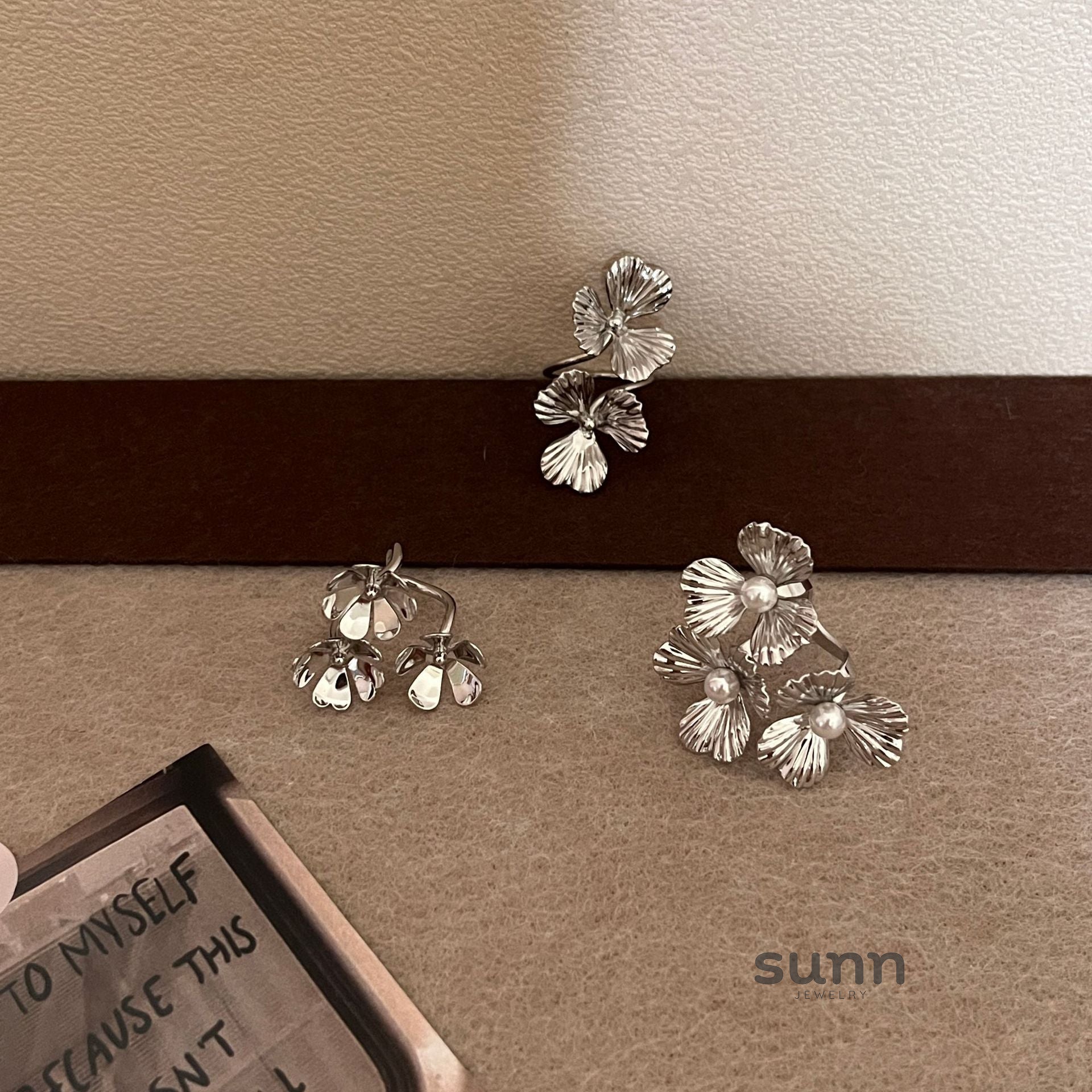 Willamina Asymmetric Petal Ring [NE06R2HV]