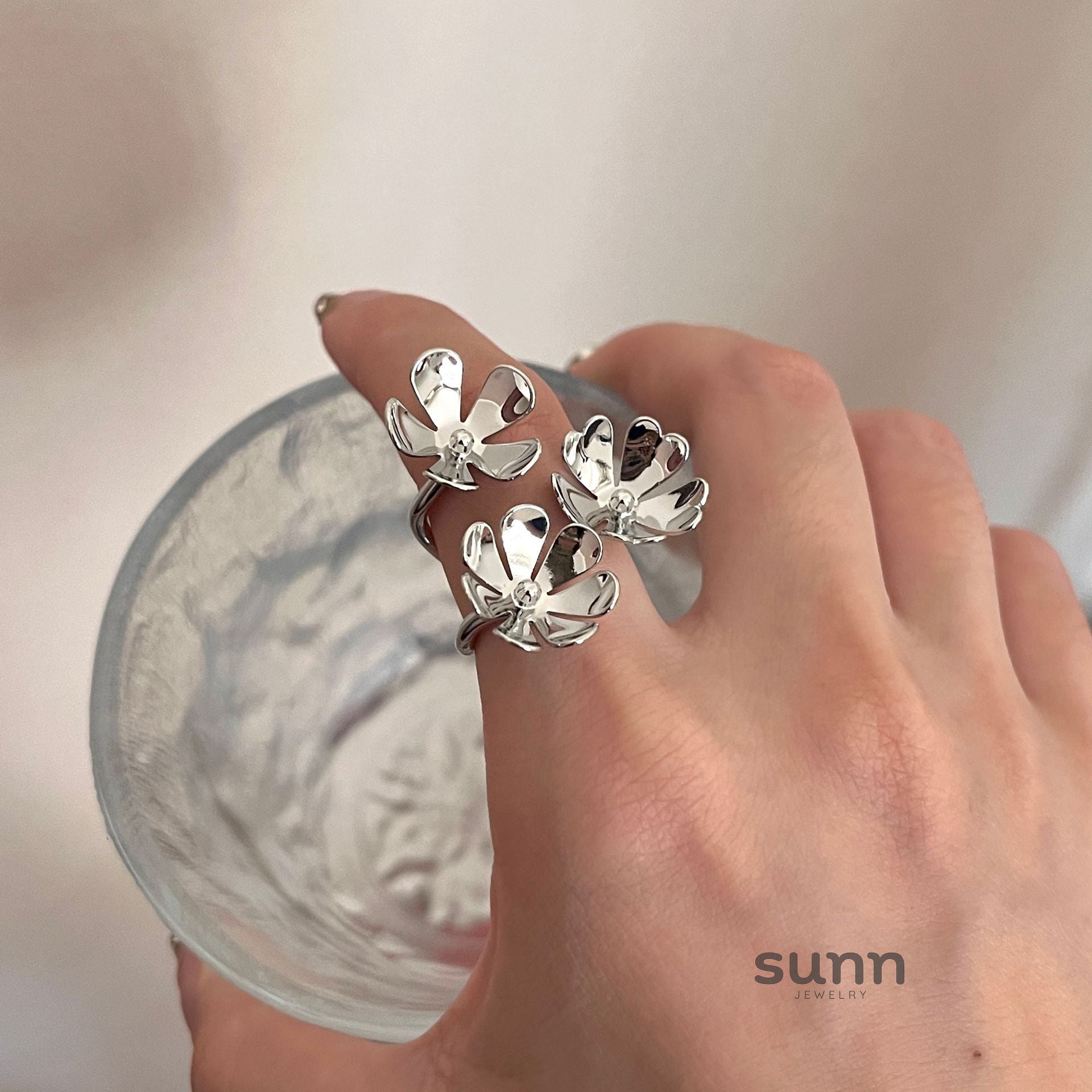 Willamina Asymmetric Petal Ring [DMHPUSQD]