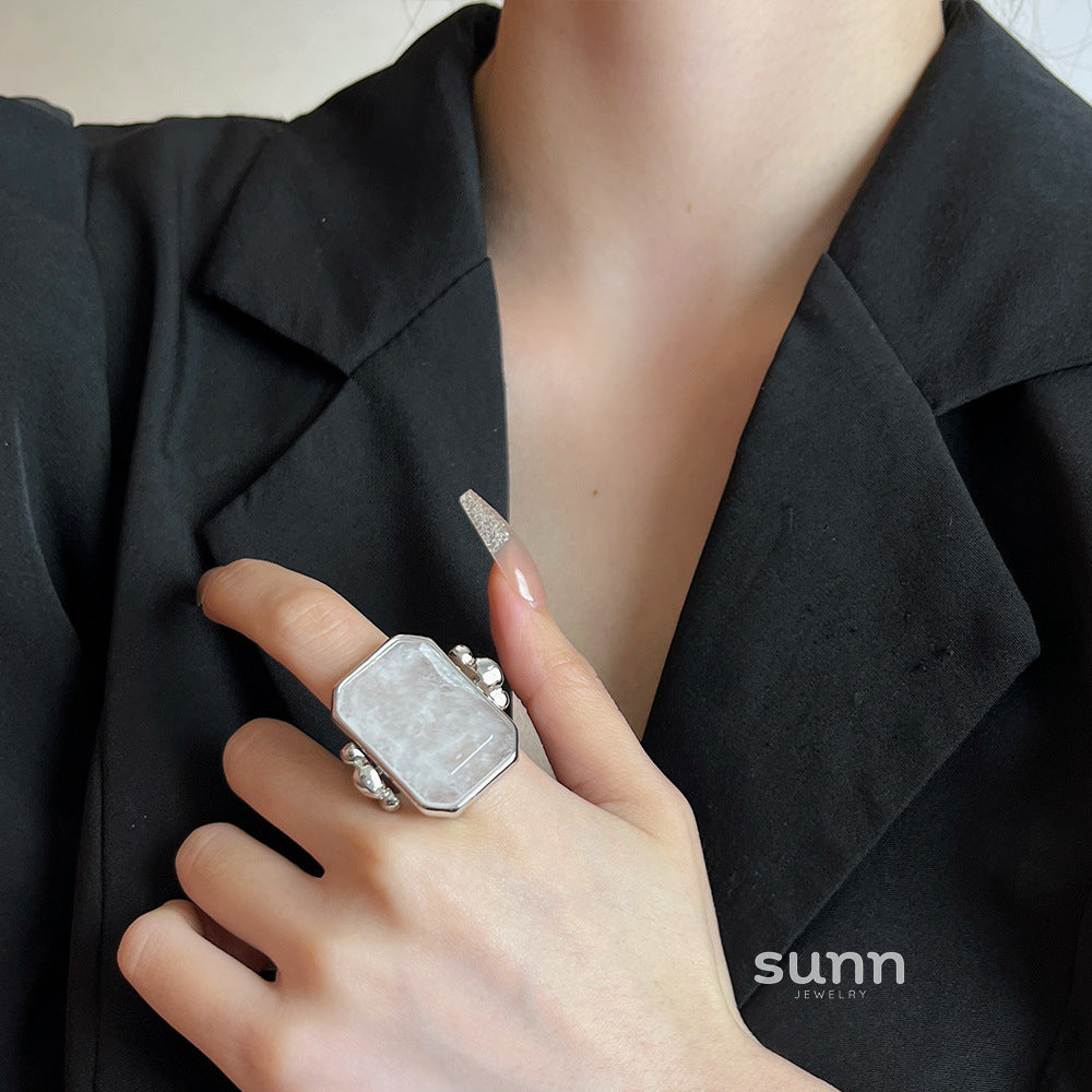 Wilma Retro Crystal Cocktail Ring [ARIH7ZUI]