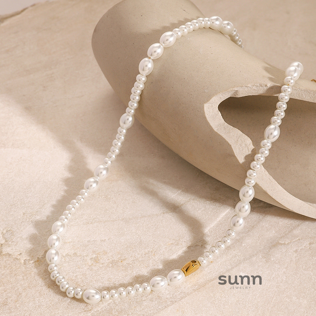 Winifred Mother-of-Pearl Necklace [GO9E3A9L]