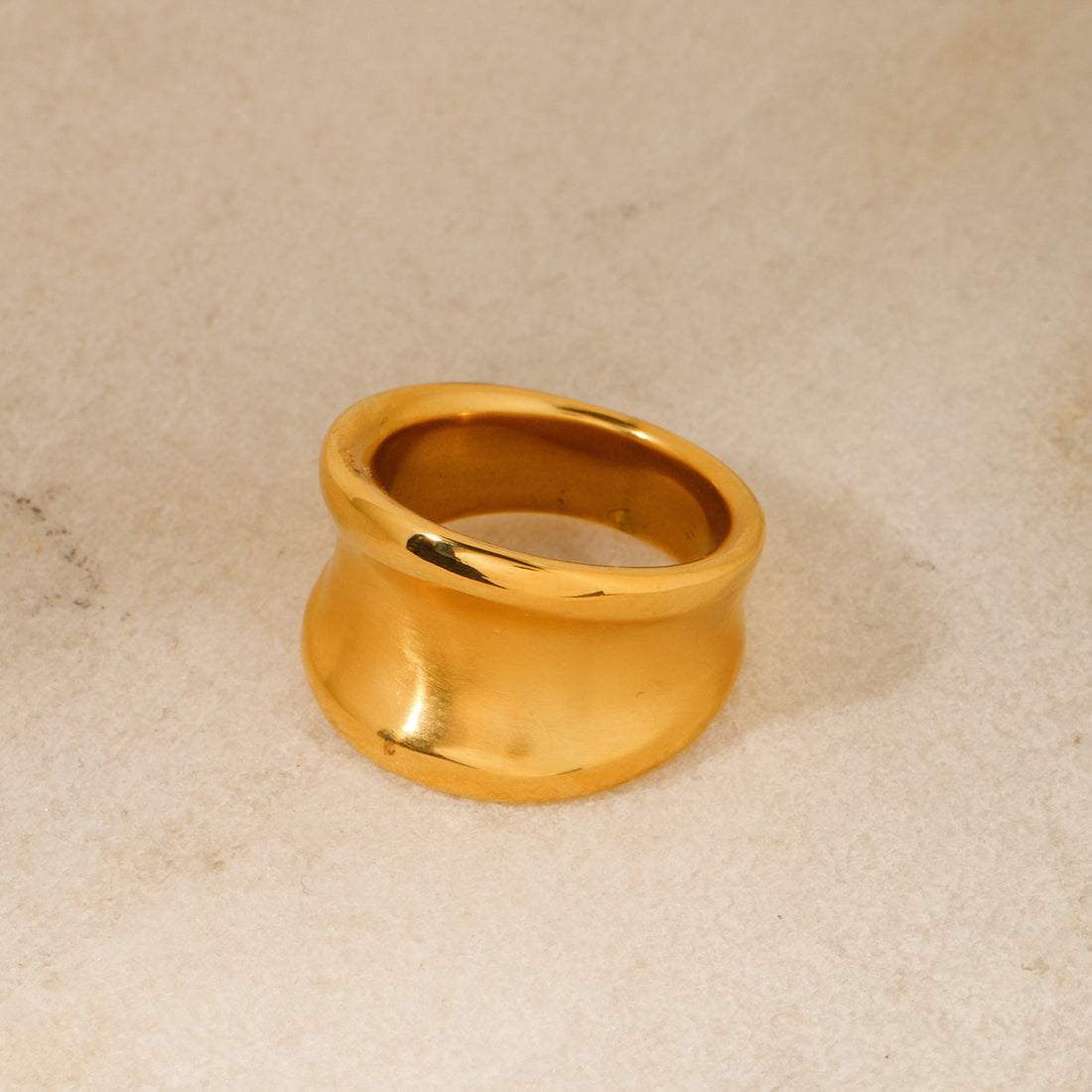 Wynn Gold Brushed Band Ring [7TKWEXV3]