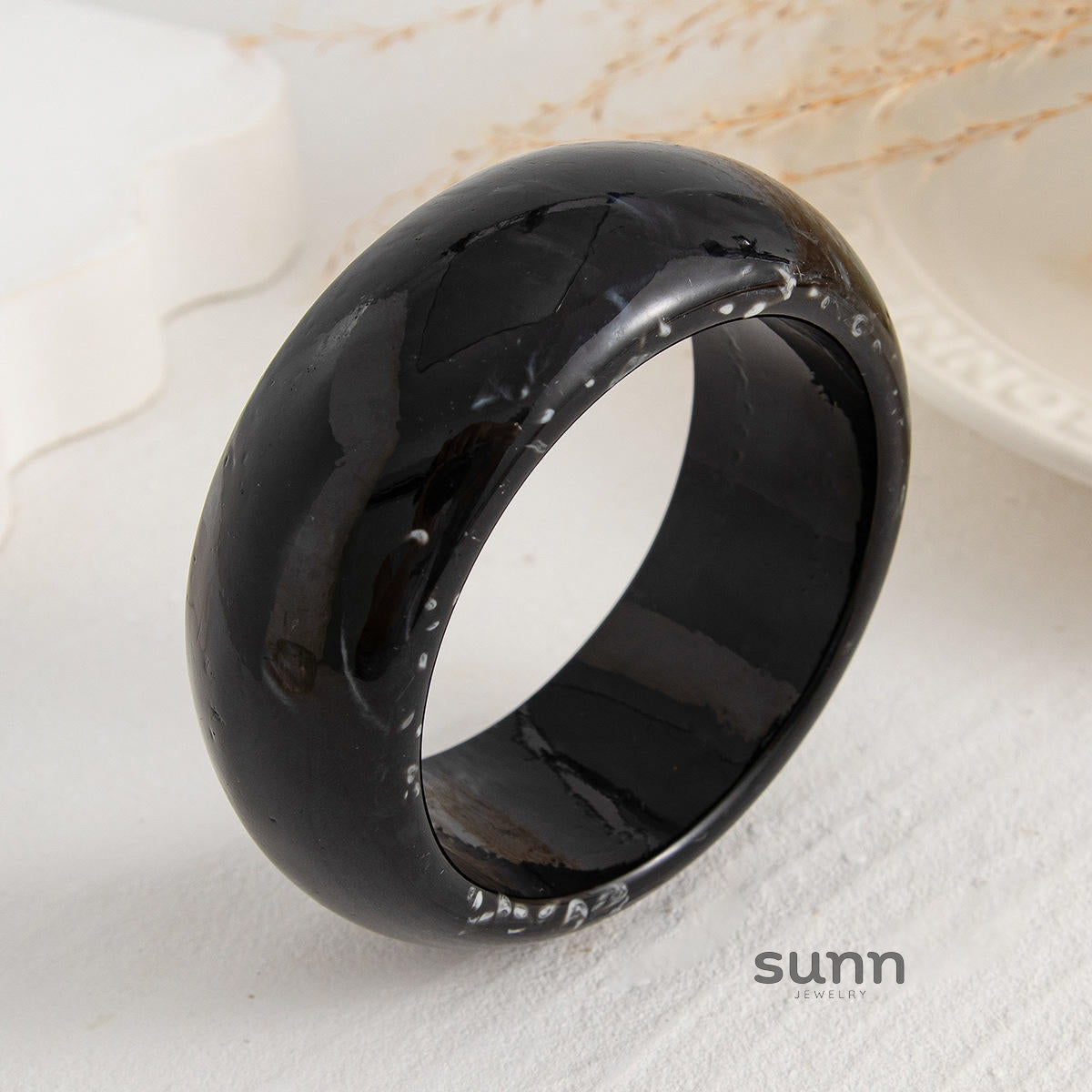 Xia Glossy Resin Cuff [HCFHETN4]