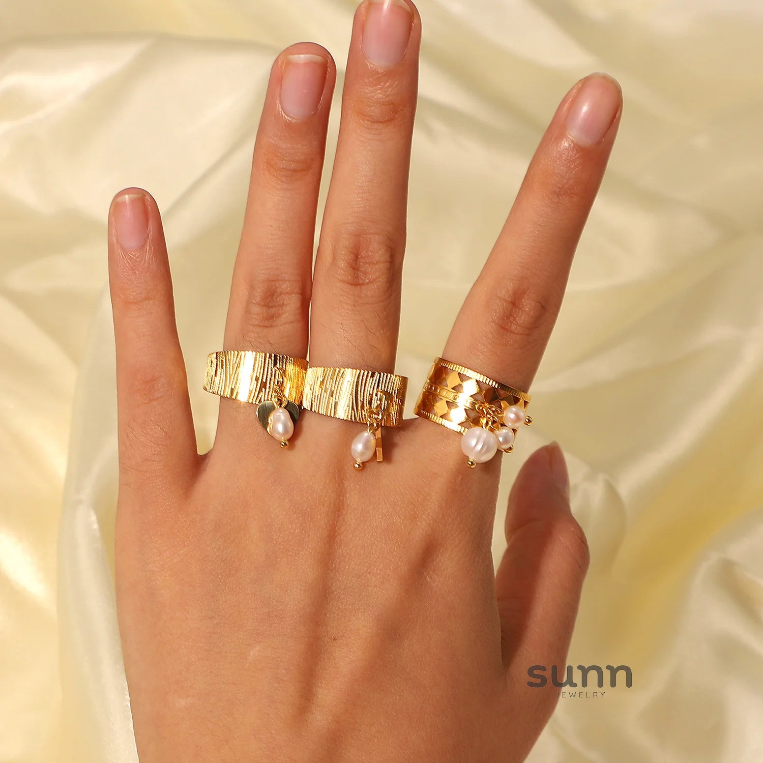 Xitlaly Dainty Pearl Ring