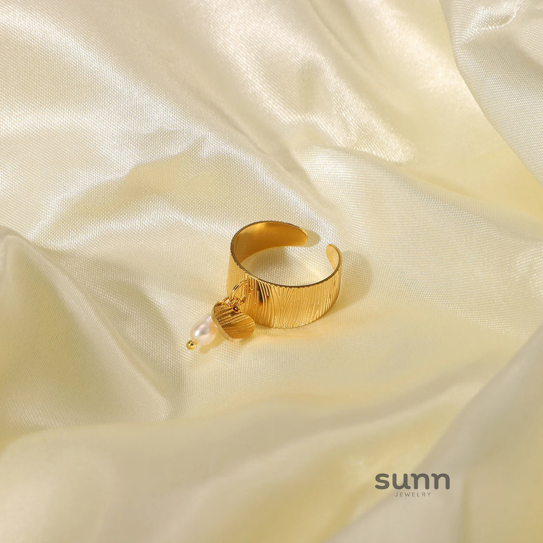Xitlaly Dainty Pearl Ring