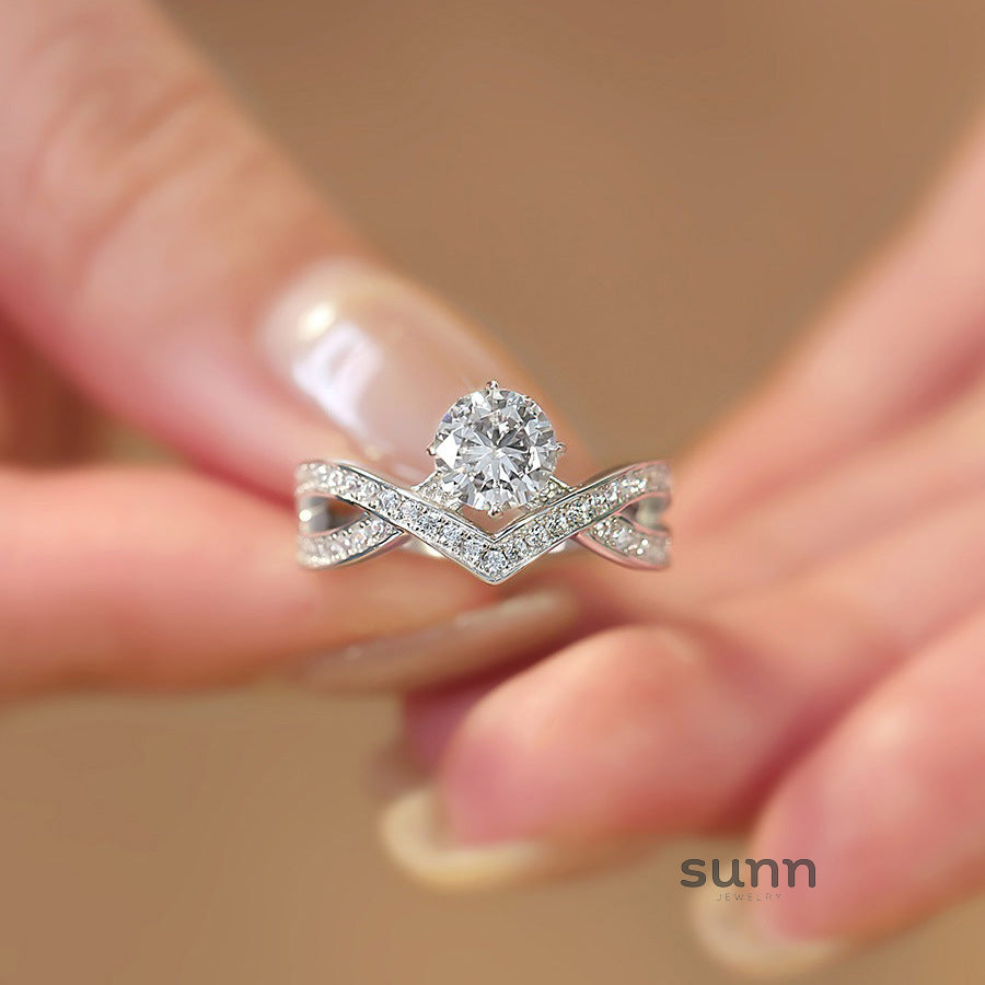 Yaneli Moissanite V-Line Ring [HA5OJD03]
