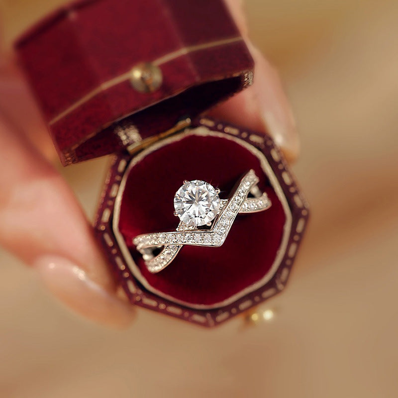 Yaneli Moissanite V-Line Ring [HA5OJD03]