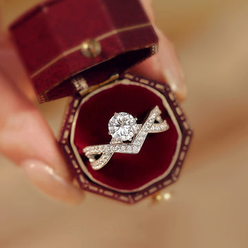 Yaneli Moissanite V-Line Ring [HA5OJD03]