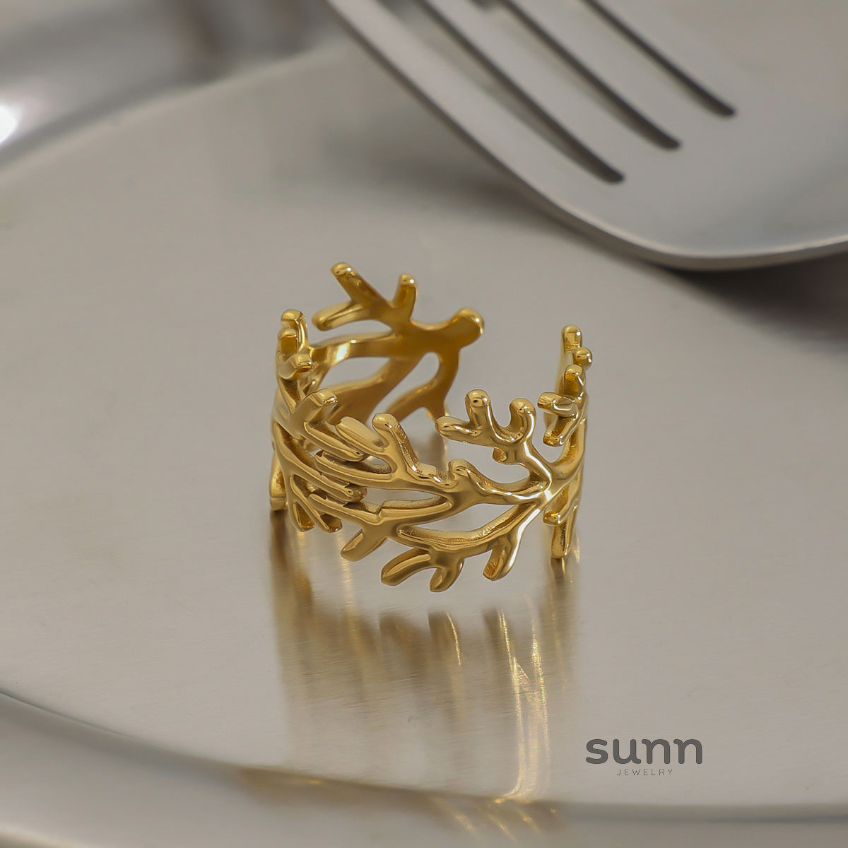Yaretzy Sculptural Gold Ring [43QSJ8X7]