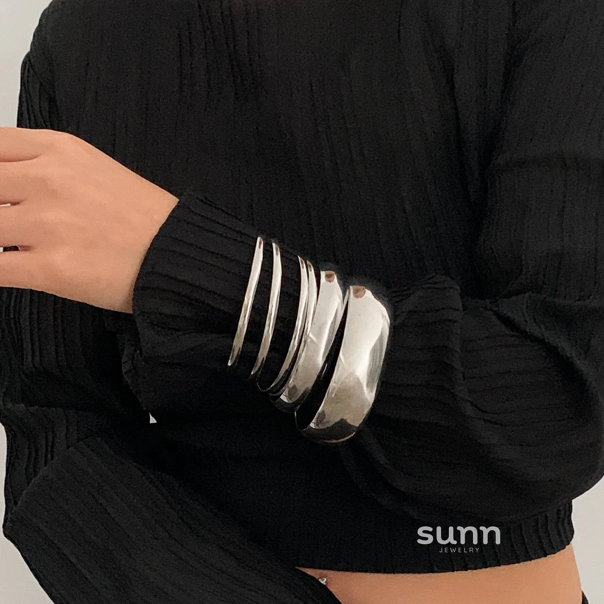 Yaritza Sleek Bangle Set