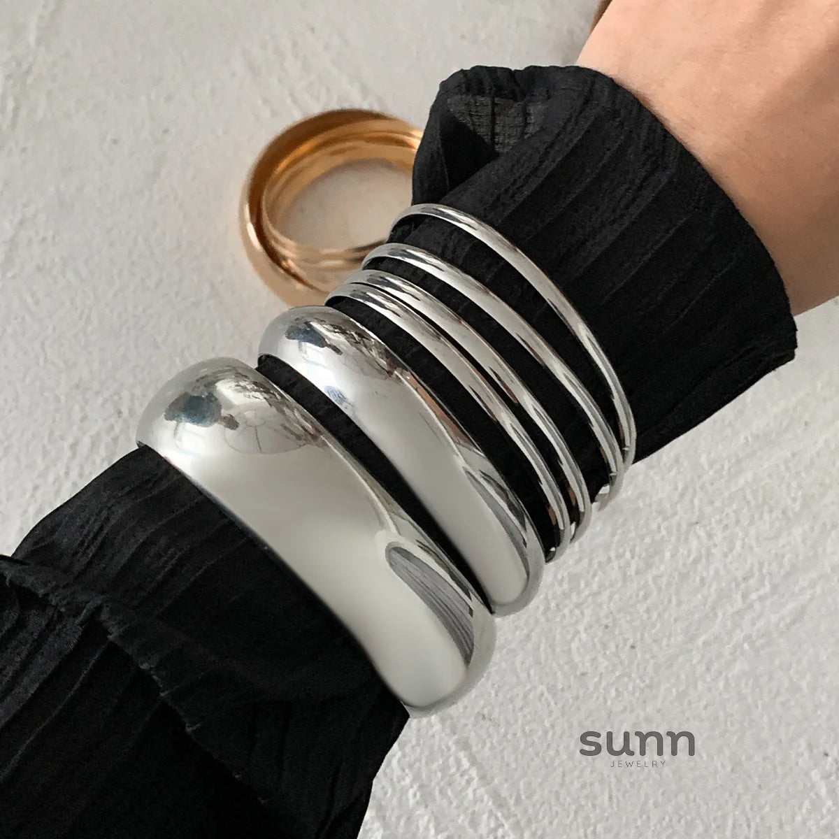 Yaritza Sleek Bangle Set