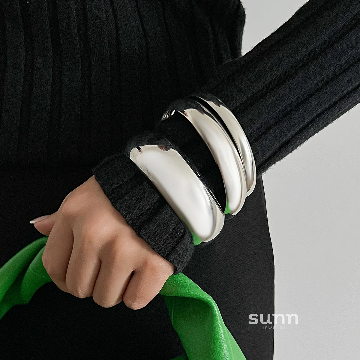 Yaritza Sleek Bangle Set
