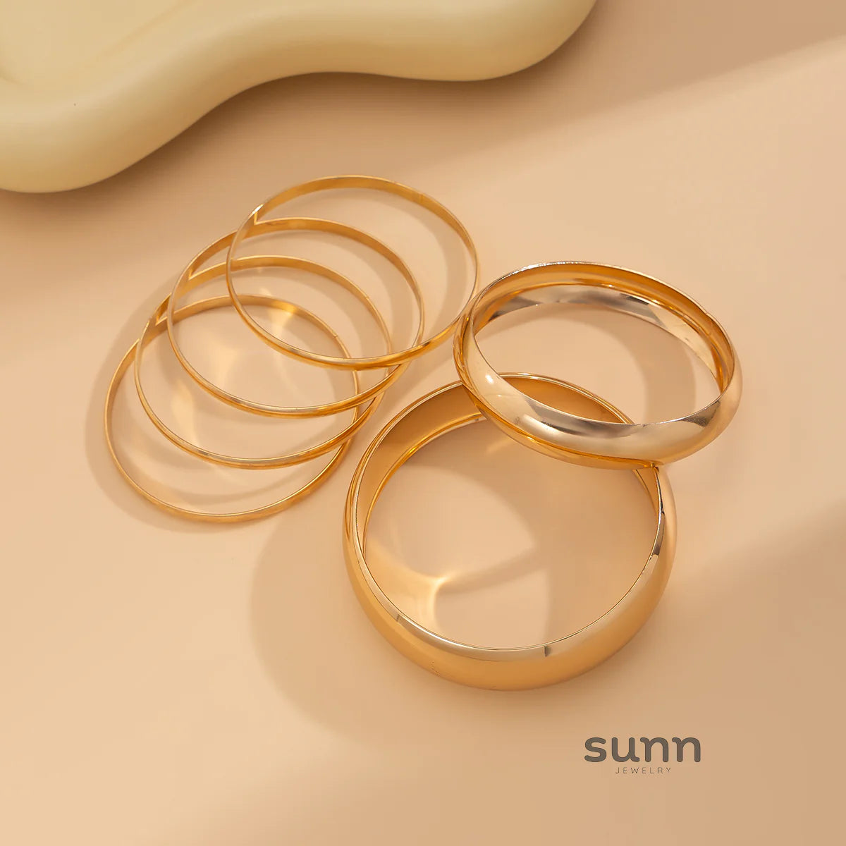 Yaritza Sleek Bangle Set