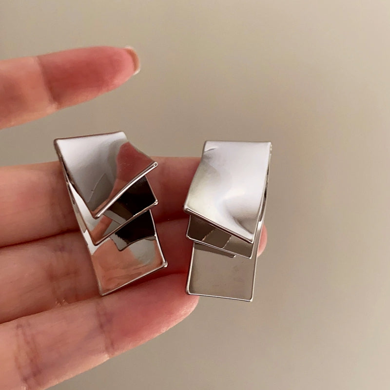 Yashika Layered Wave Earrings [WE1IC9OR]