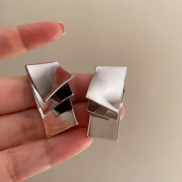 Yashika Layered Wave Earrings [WE1IC9OR]
