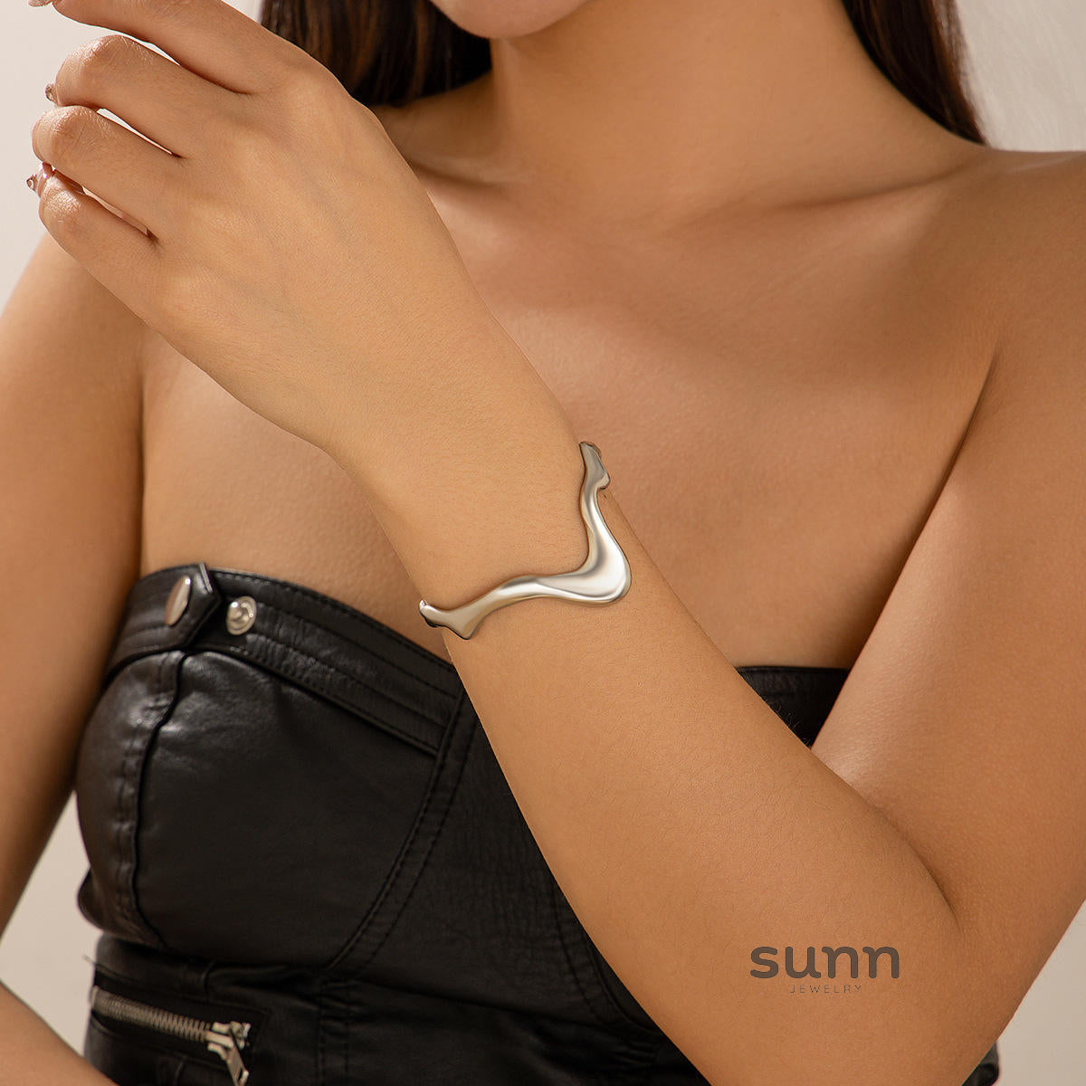 Yashvi Sculpted Metal Choker [QCVCSYQU]