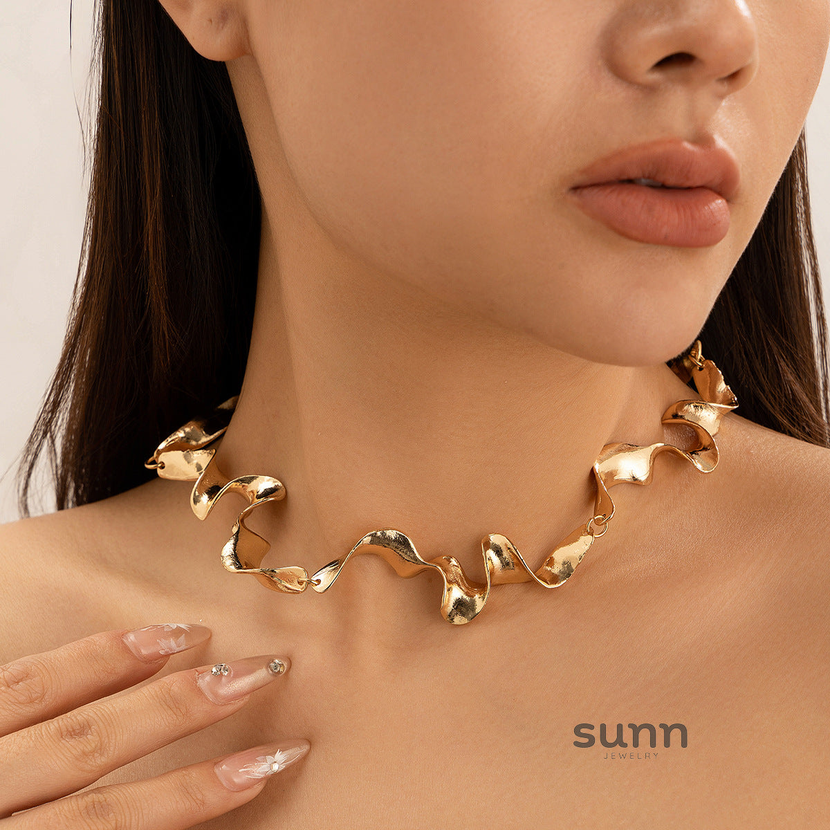 Yashvi Sculpted Metal Choker [ELZ7DSKV]