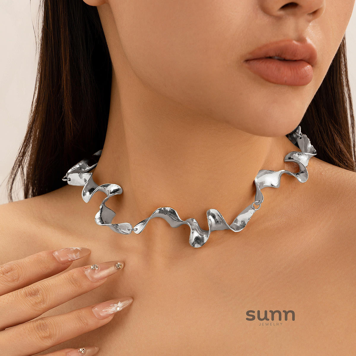Yashvi Sculpted Metal Choker [IF9RUMB0]
