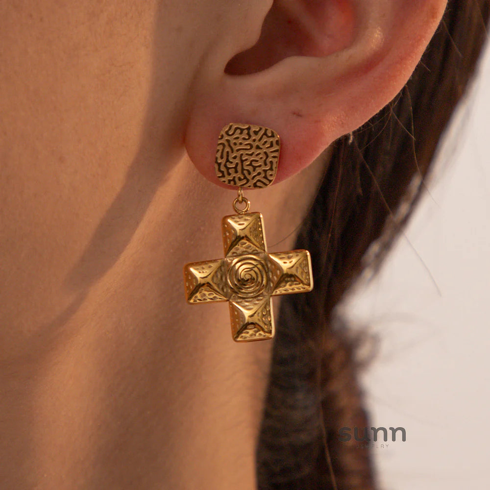 Yasmina Delicate Pendant Necklace