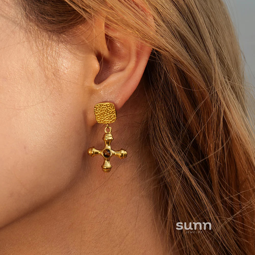 Yasmina Delicate Pendant Necklace