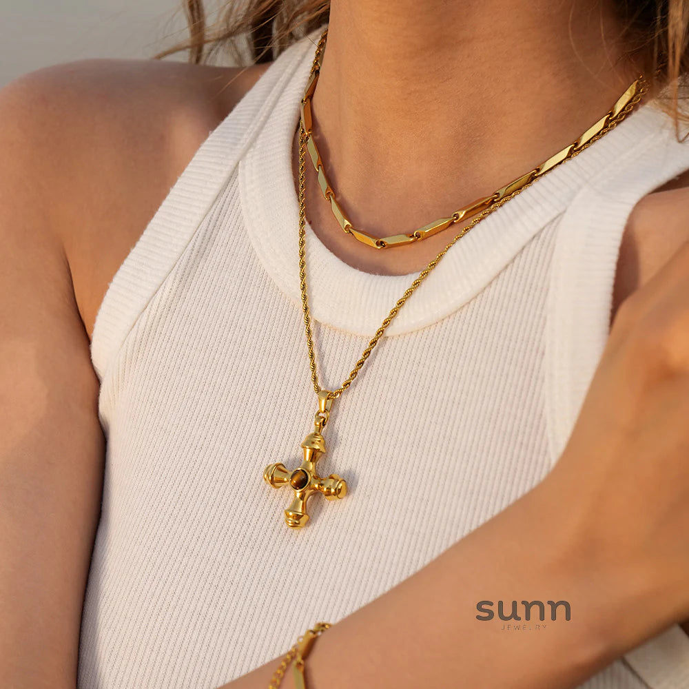 Yasmina Delicate Pendant Necklace