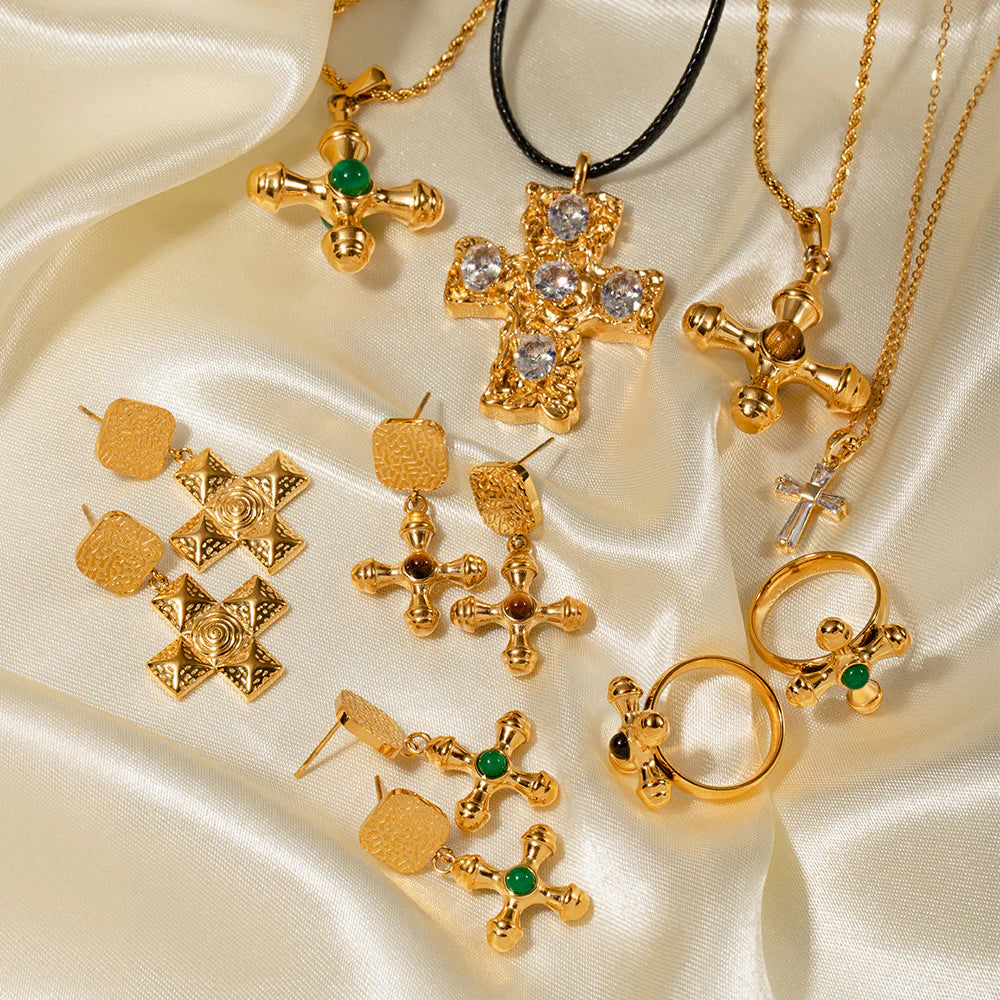 Yasmina Delicate Pendant Necklace