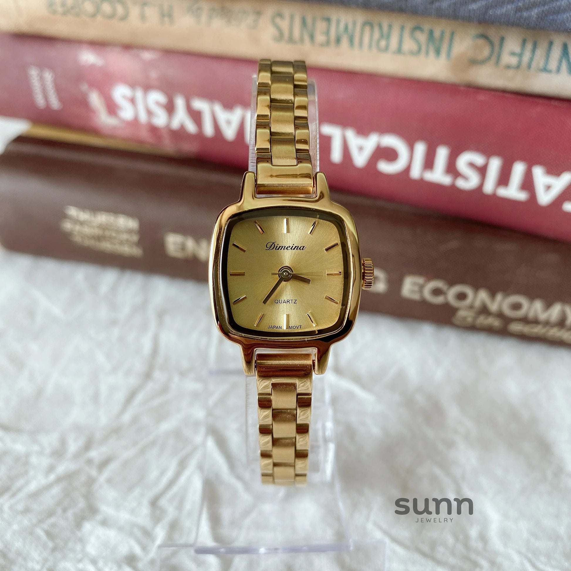 Yatziry Vintage Gold Tone Watch