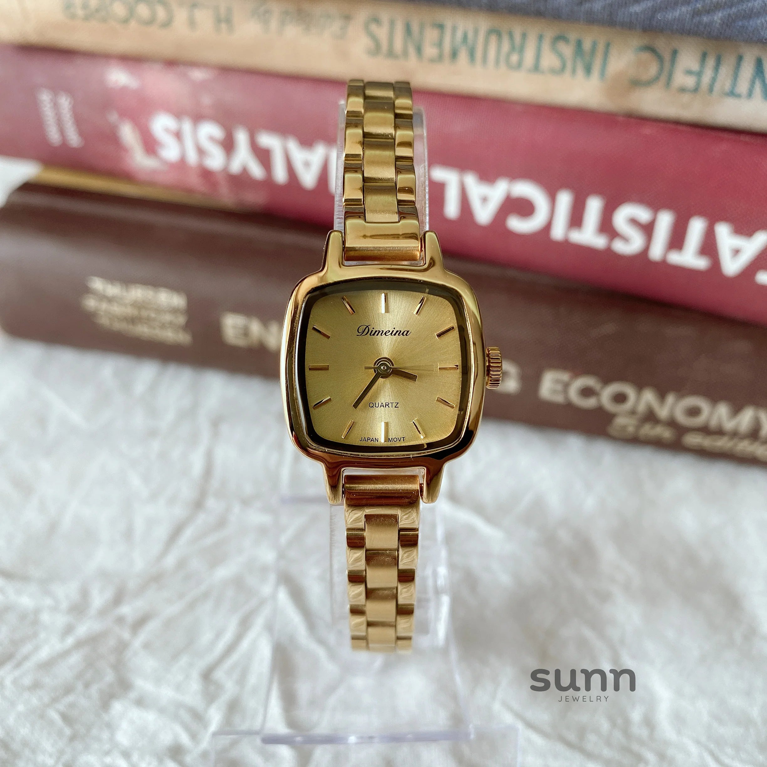 Yatziry Vintage Gold Tone Watch