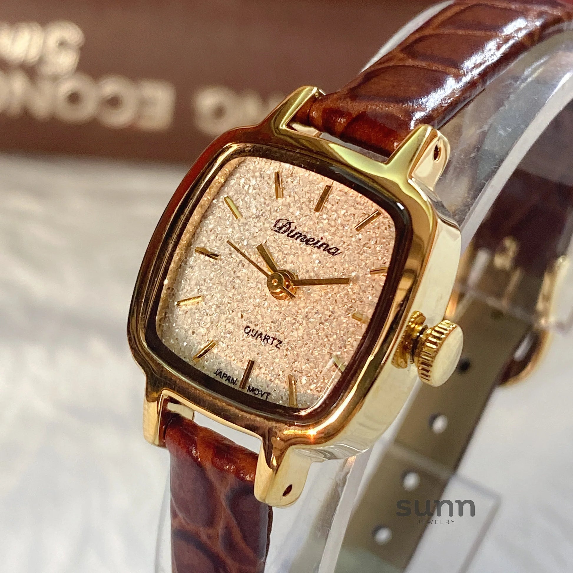 Yatziry Vintage Gold Tone Watch