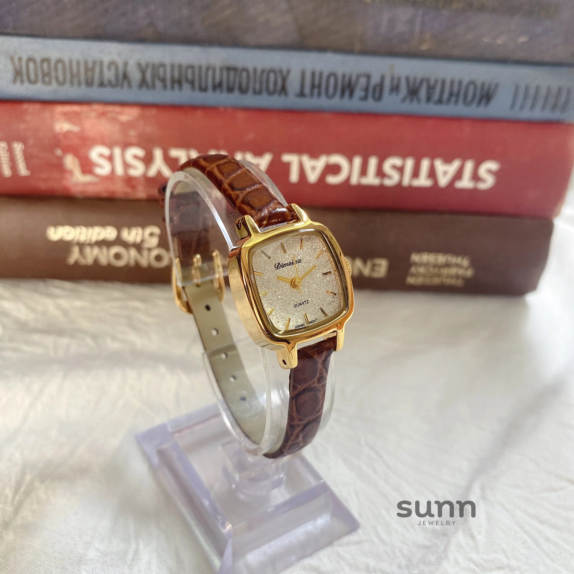 Yatziry Vintage Gold Tone Watch