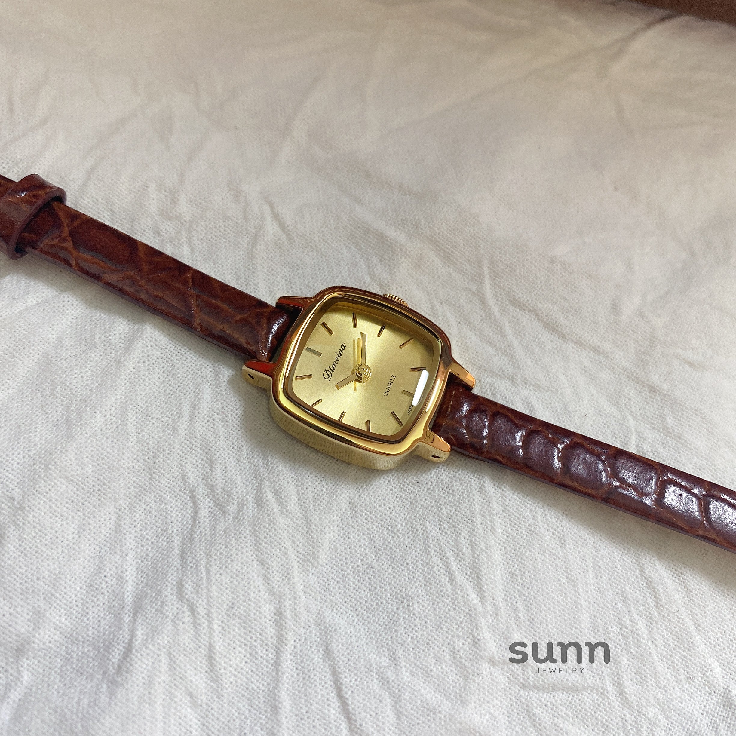 Yatziry Vintage Gold Tone Watch