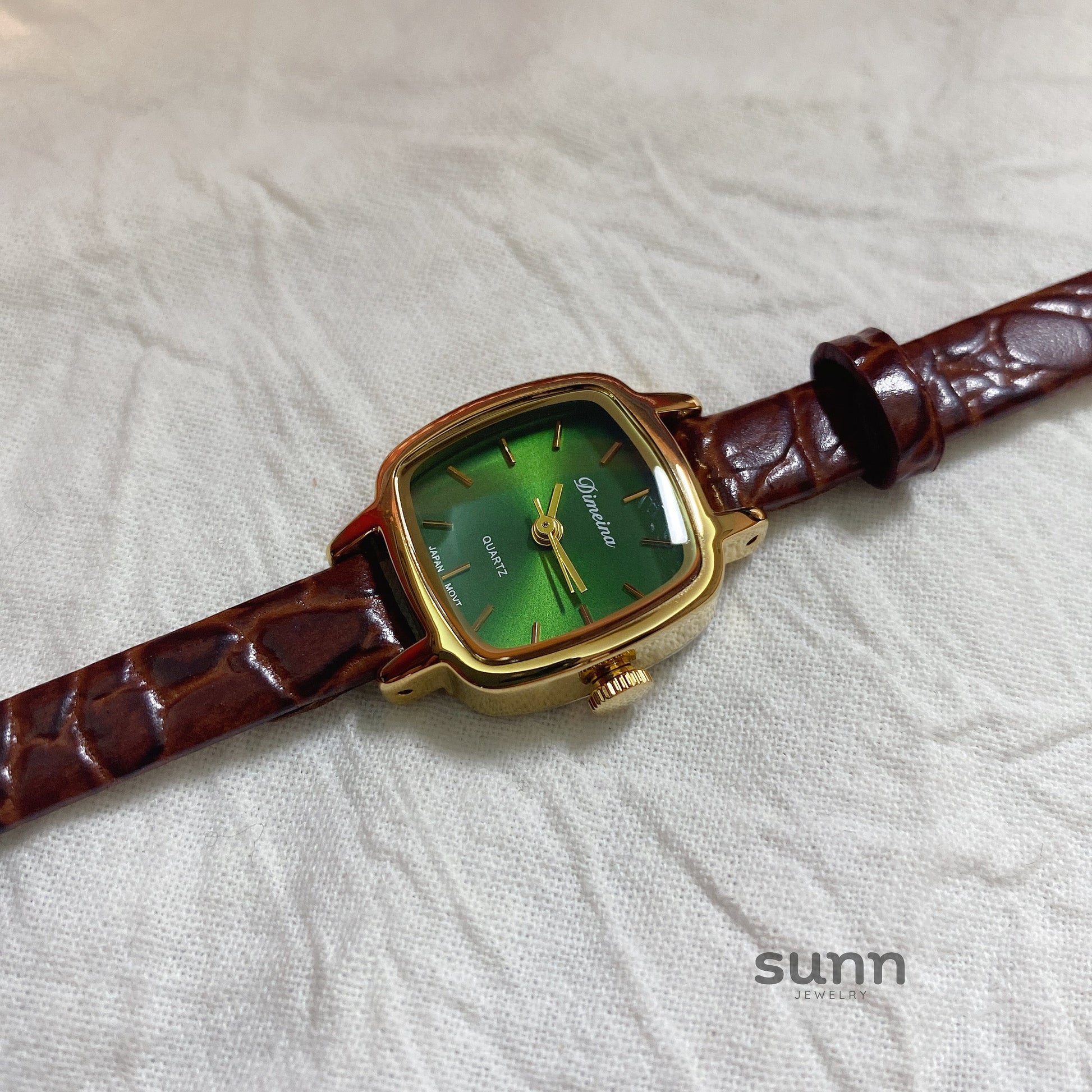 Yatziry Vintage Gold Tone Watch
