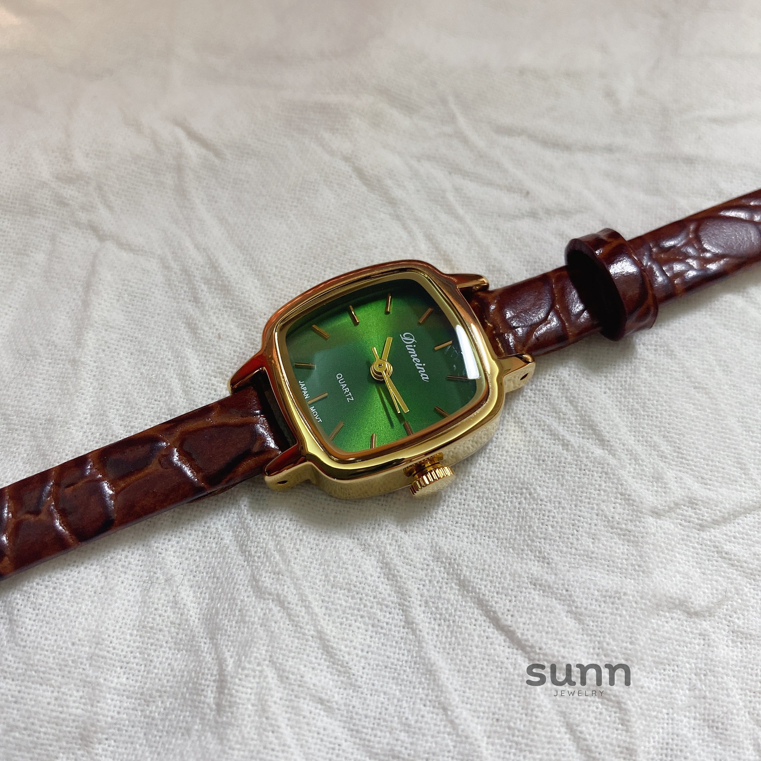 Yatziry Vintage Gold Tone Watch