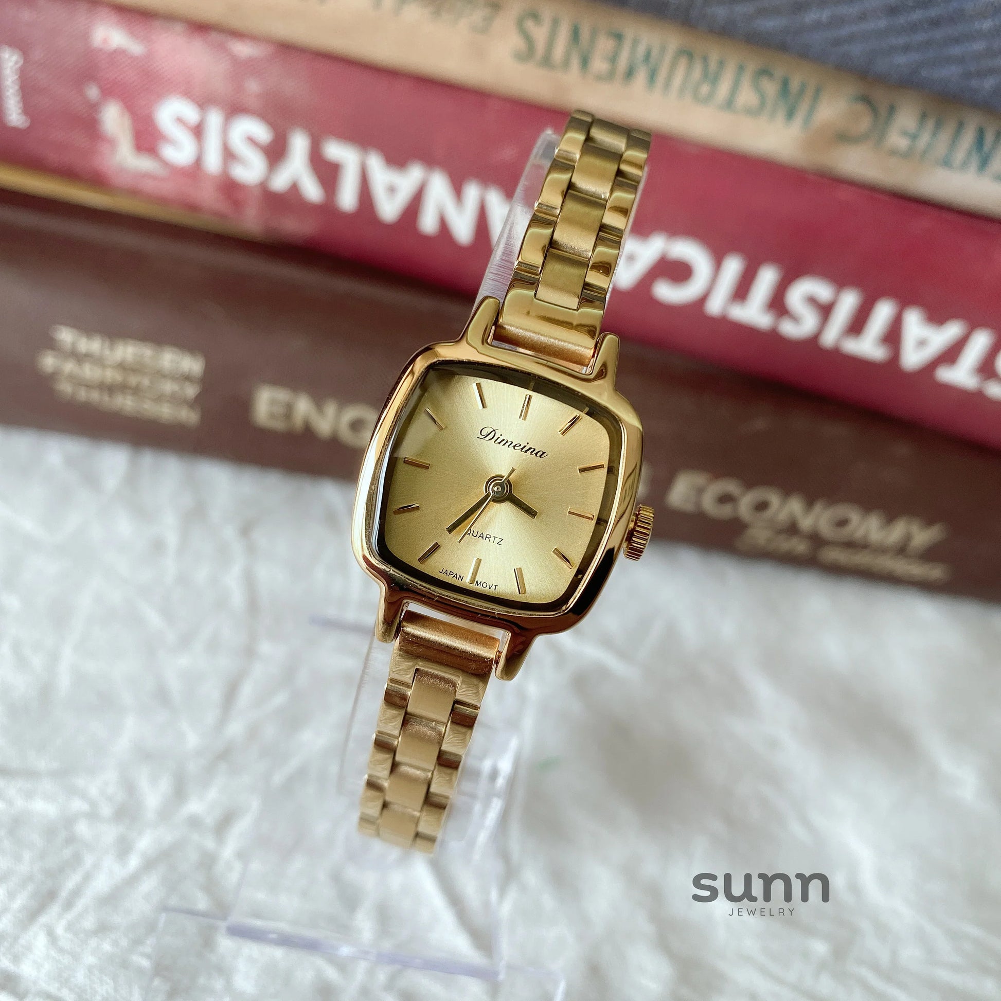Yatziry Vintage Gold Tone Watch