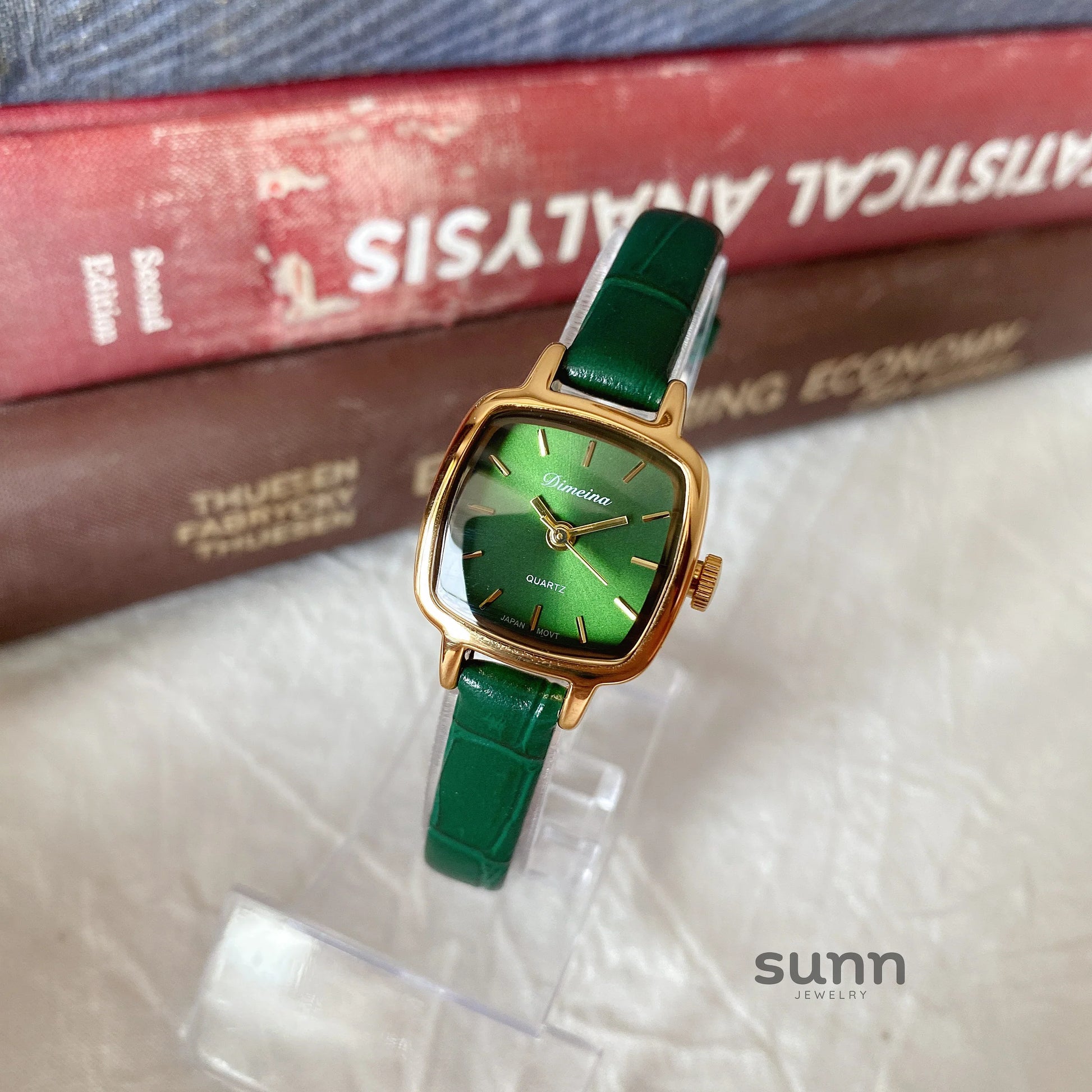 Yatziry Vintage Gold Tone Watch