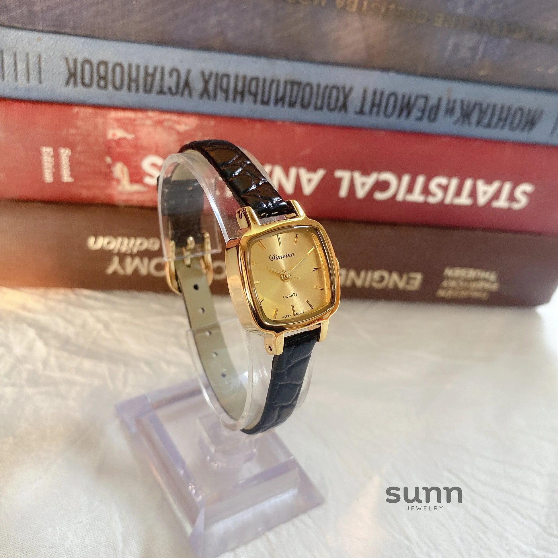 Yatziry Vintage Gold Tone Watch