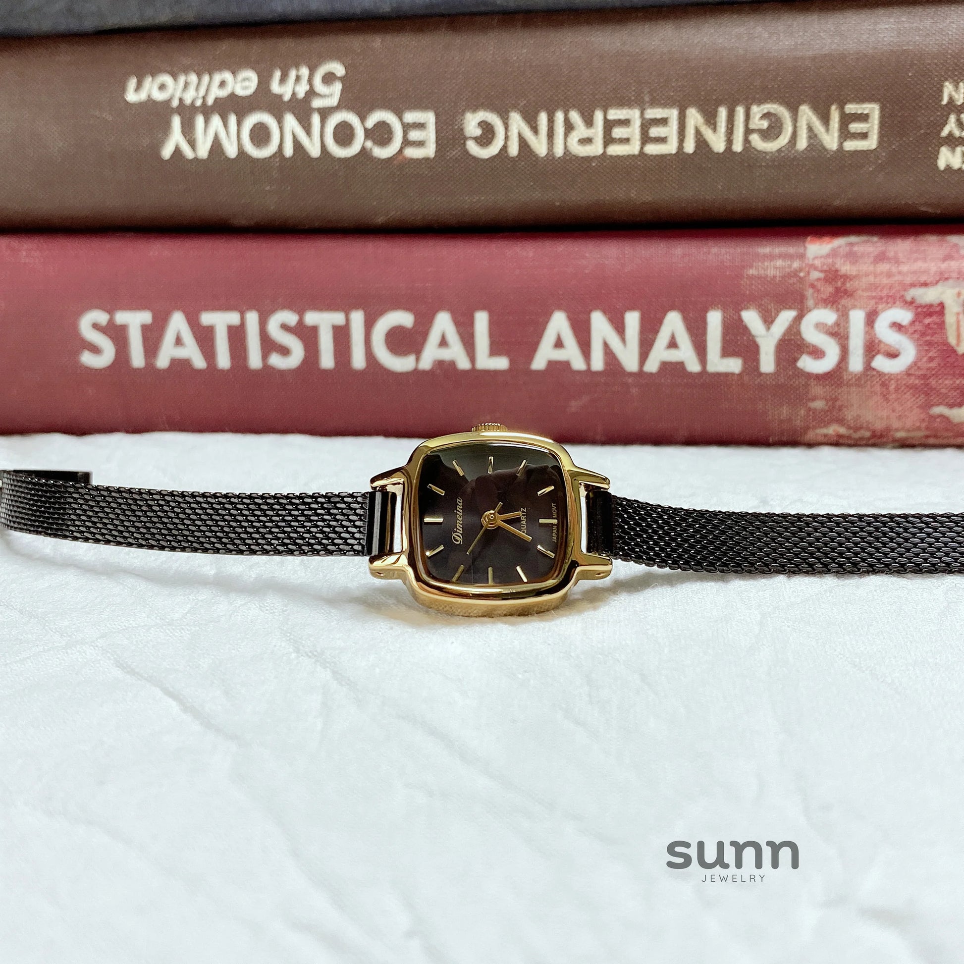 Yatziry Vintage Gold Tone Watch