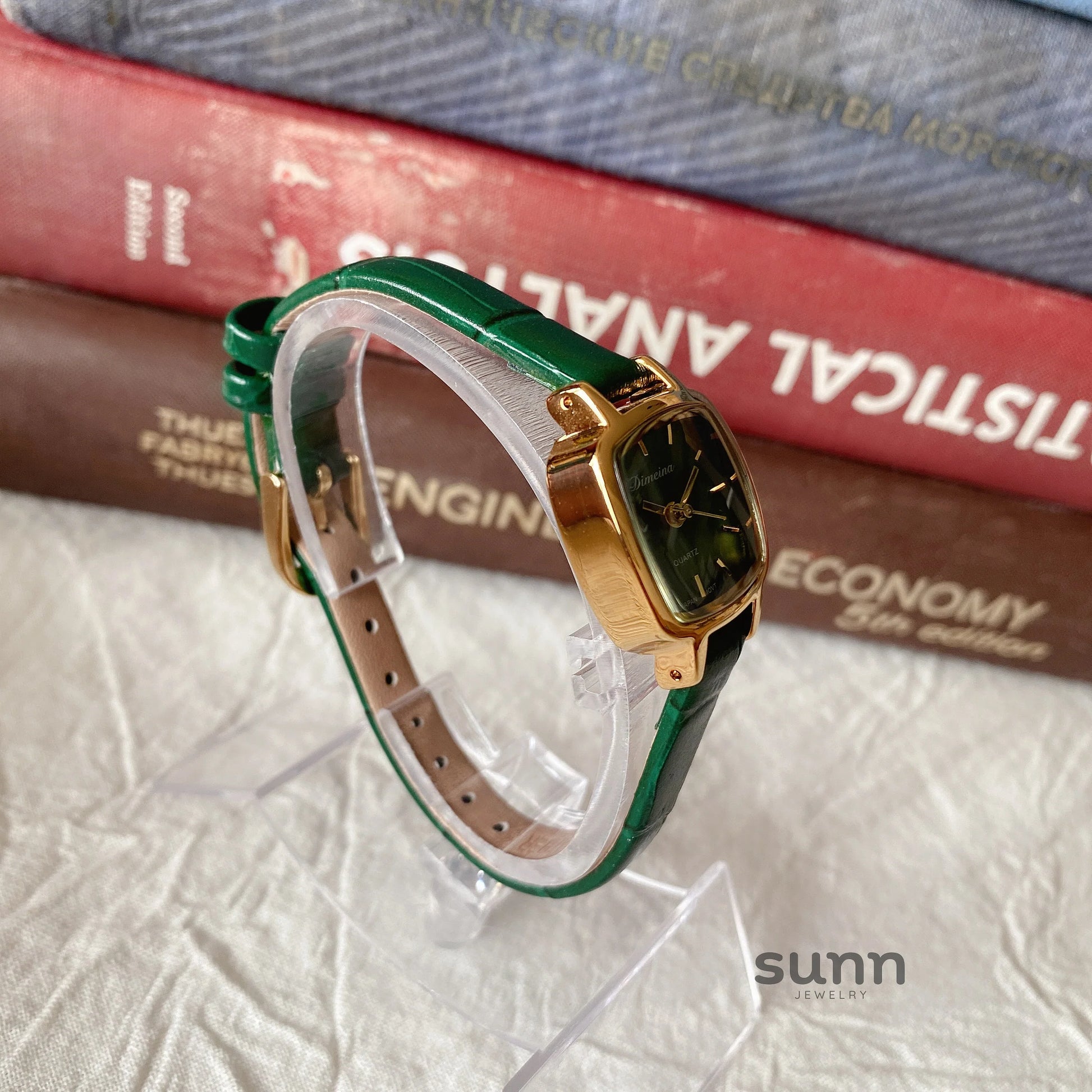 Yatziry Vintage Gold Tone Watch