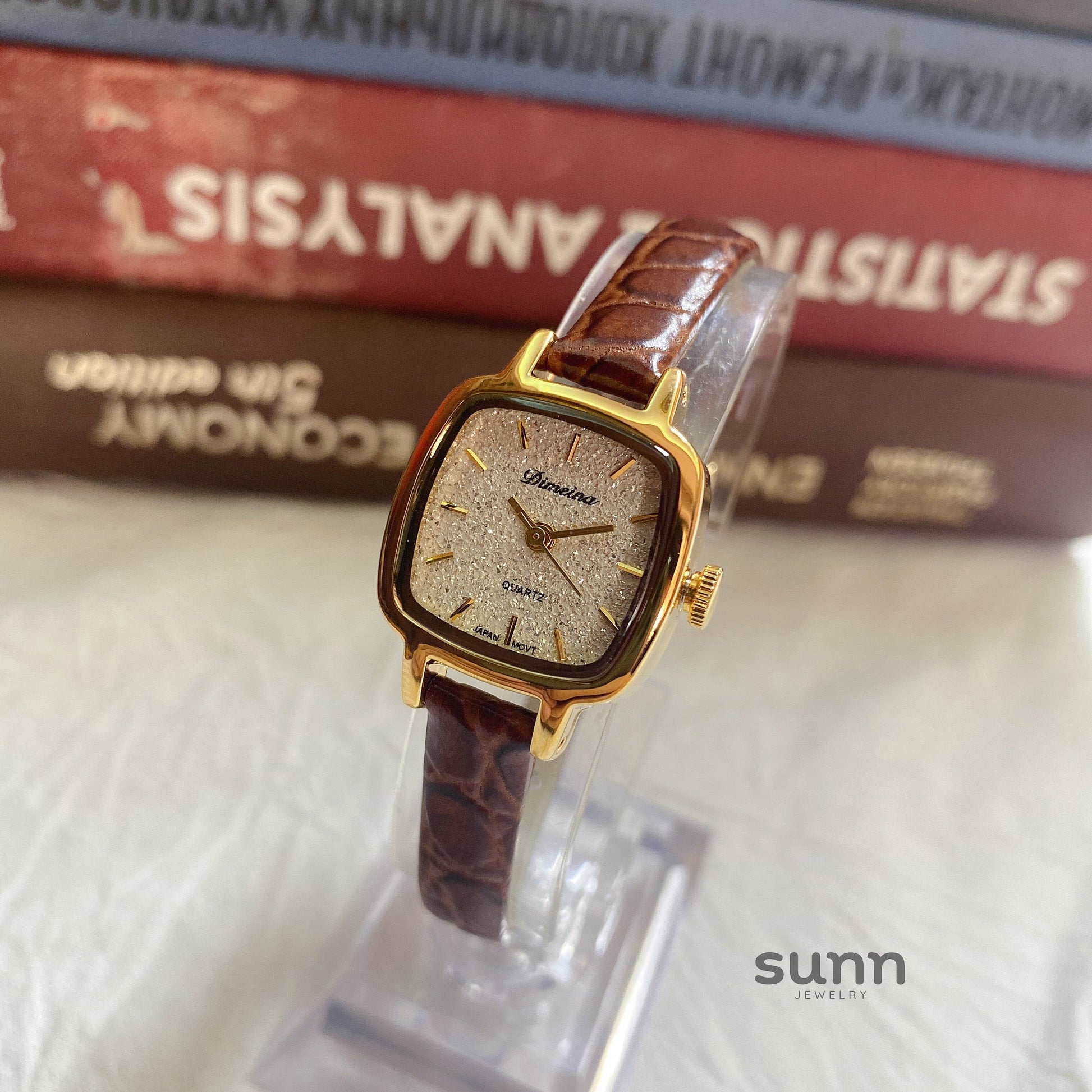 Yatziry Vintage Gold Tone Watch