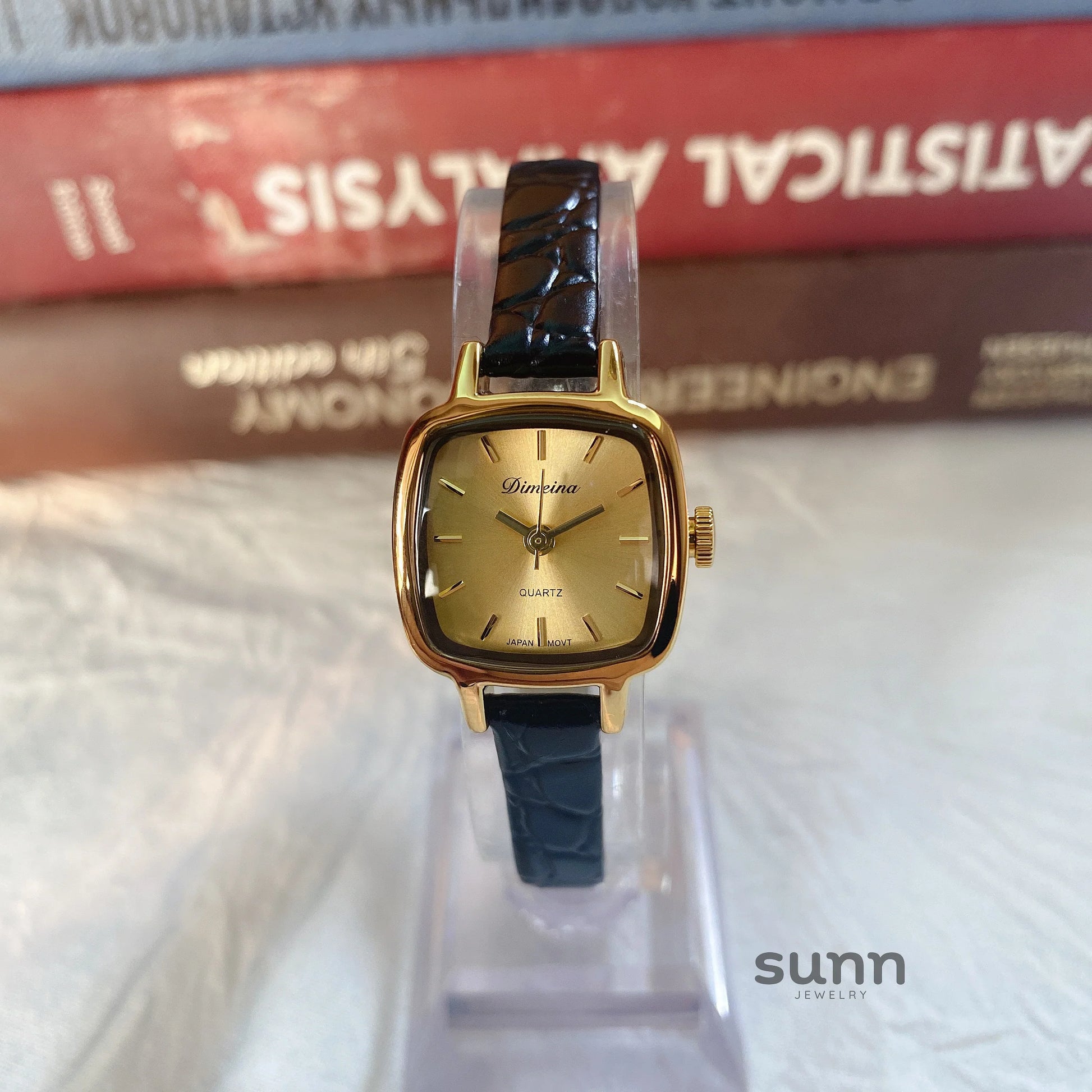 Yatziry Vintage Gold Tone Watch