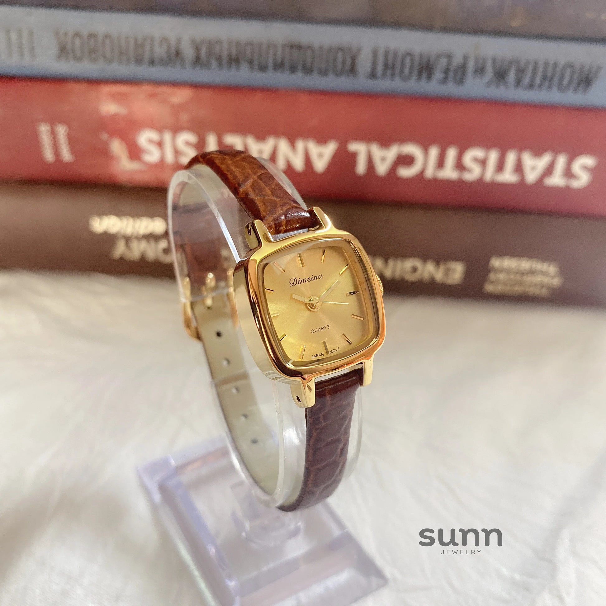 Yatziry Vintage Gold Tone Watch
