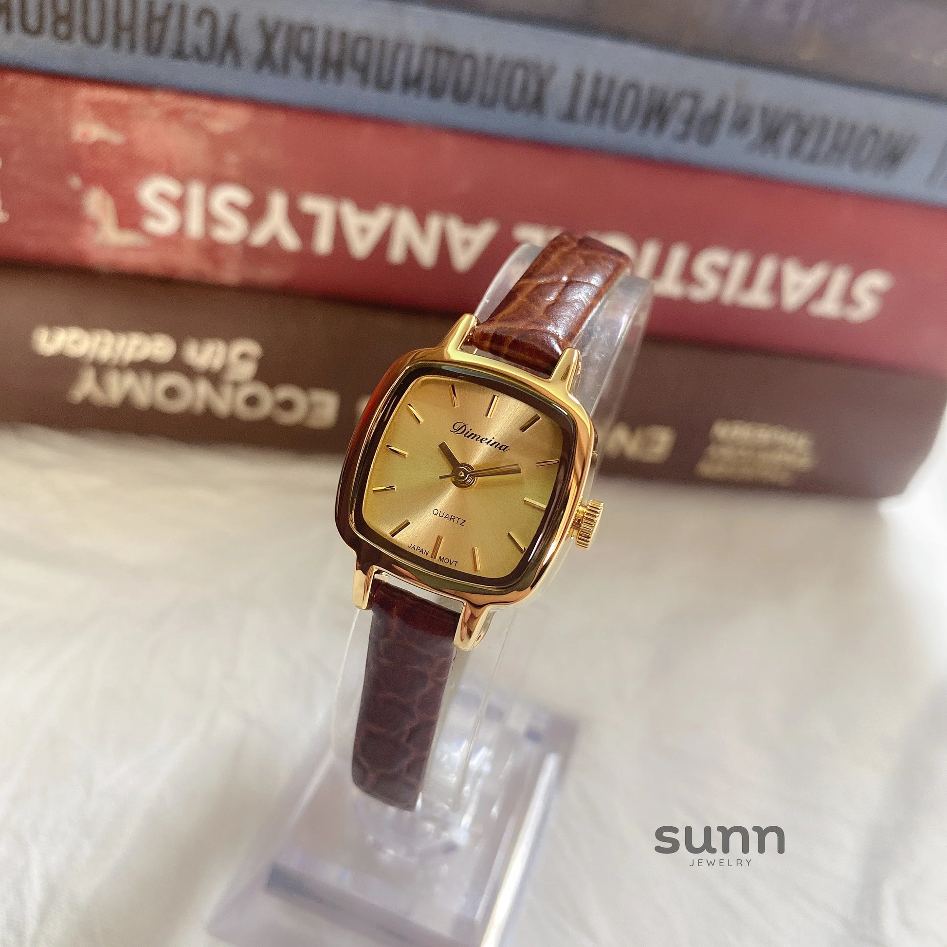 Yatziry Vintage Gold Tone Watch