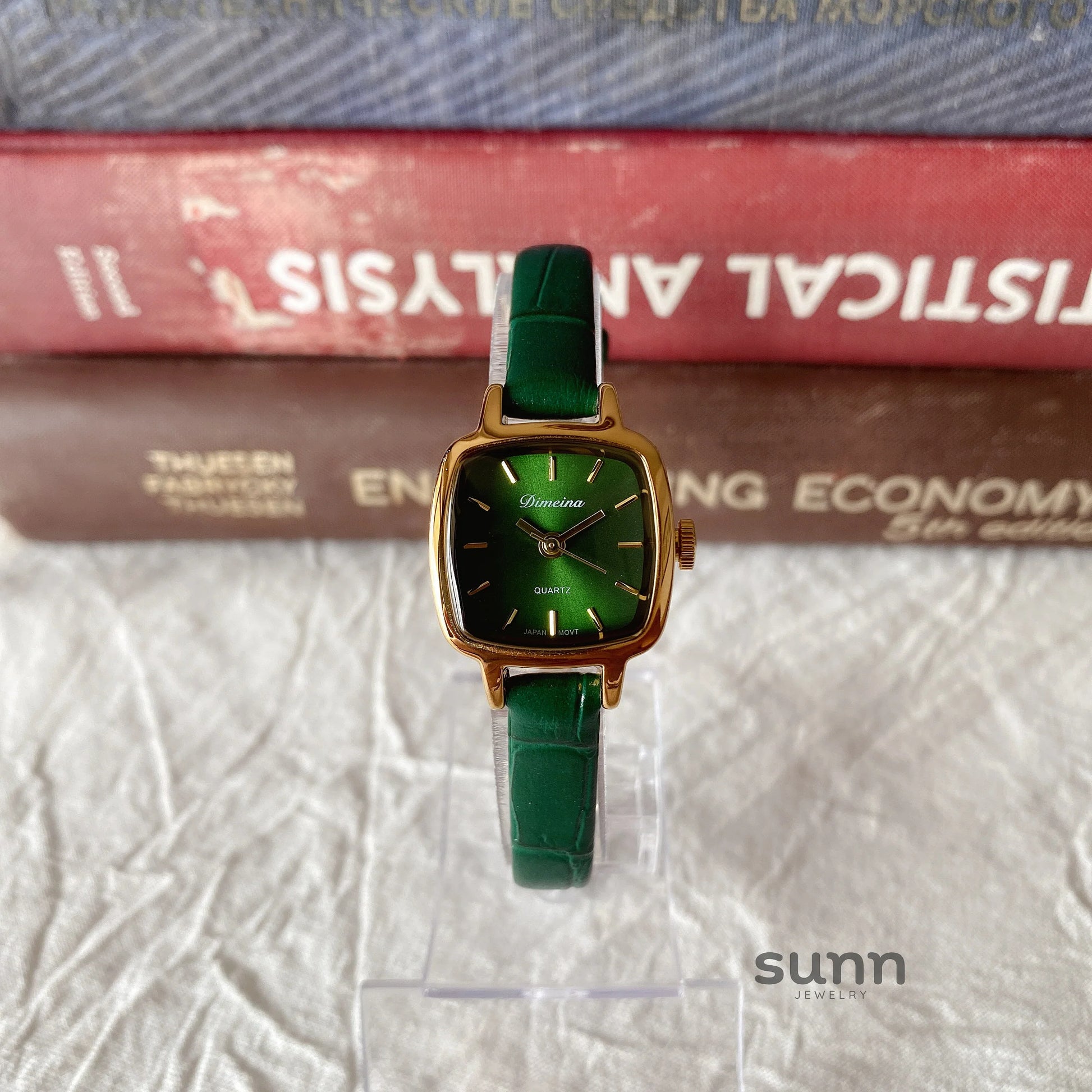 Yatziry Vintage Gold Tone Watch