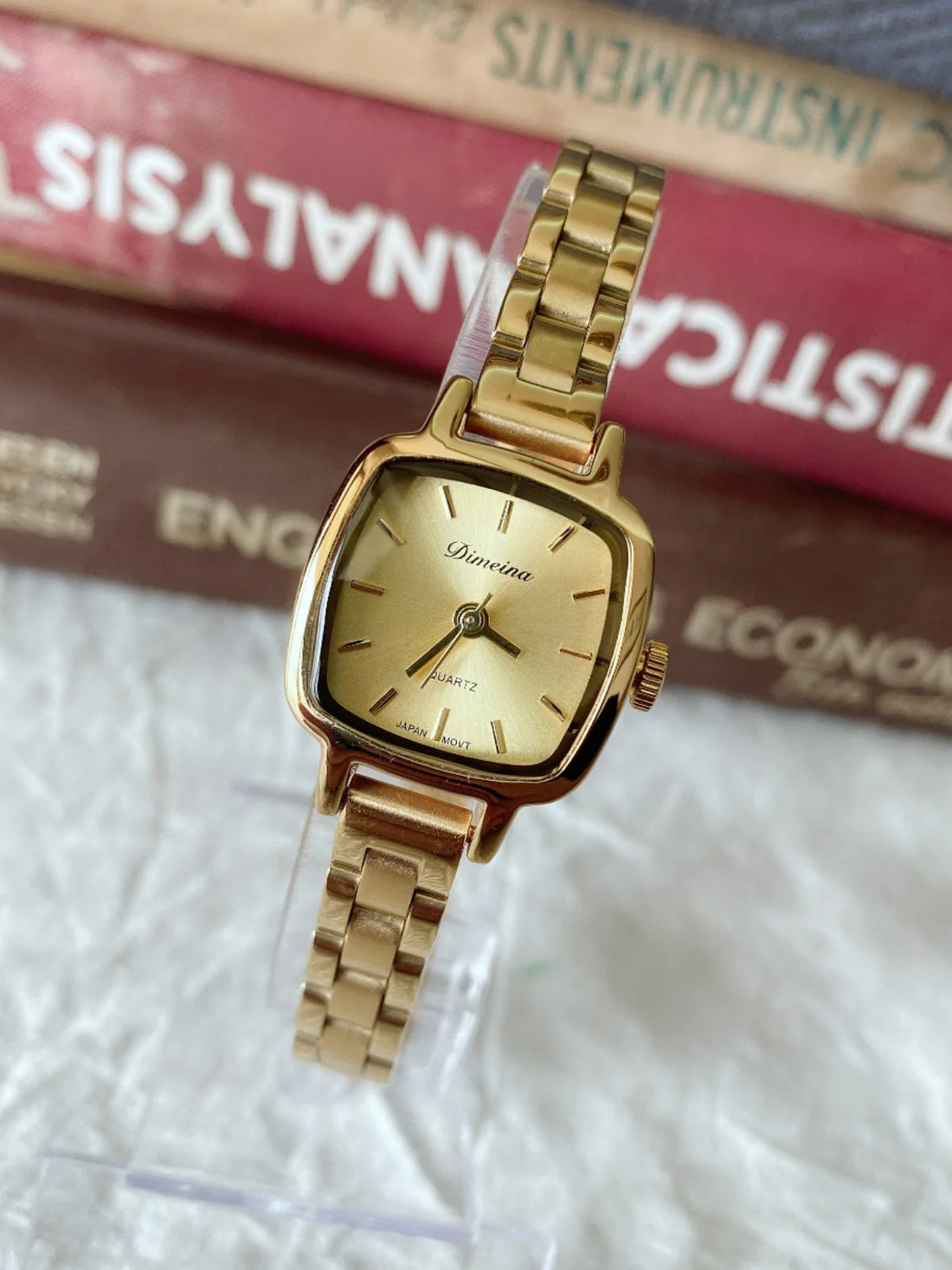 Yatziry Vintage Gold Tone Watch