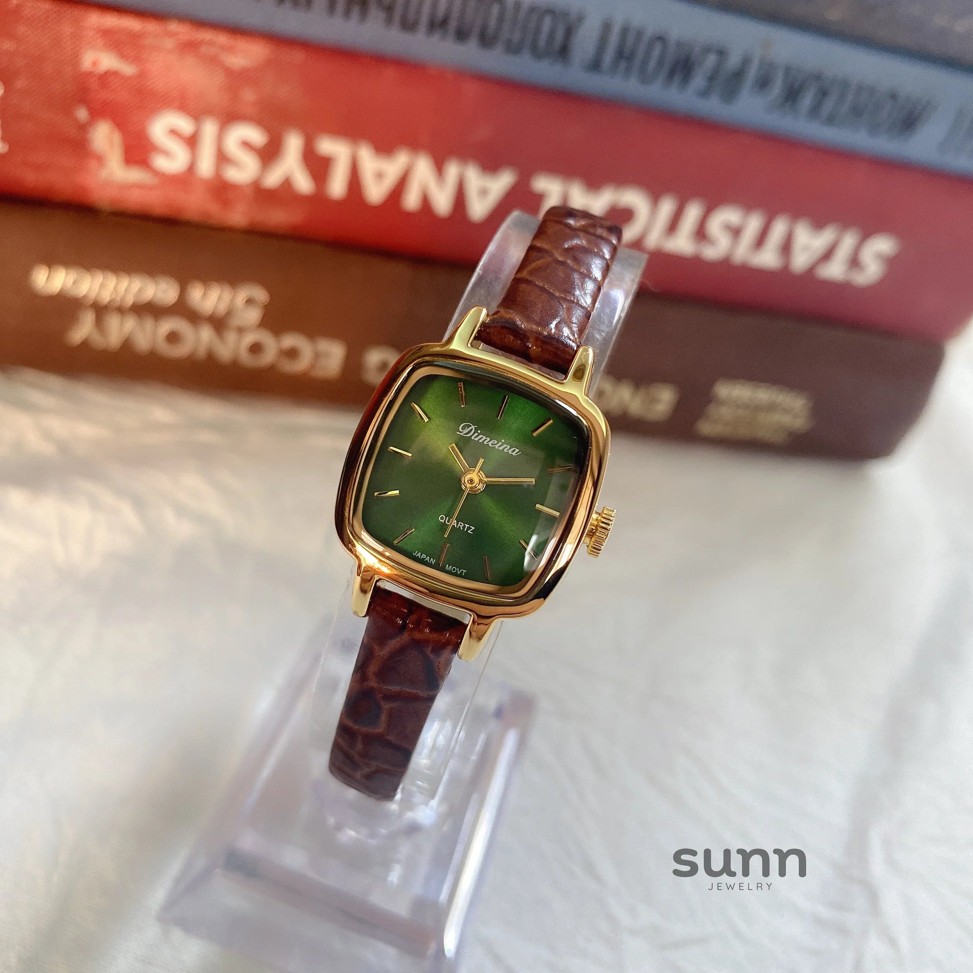 Yatziry Vintage Gold Tone Watch