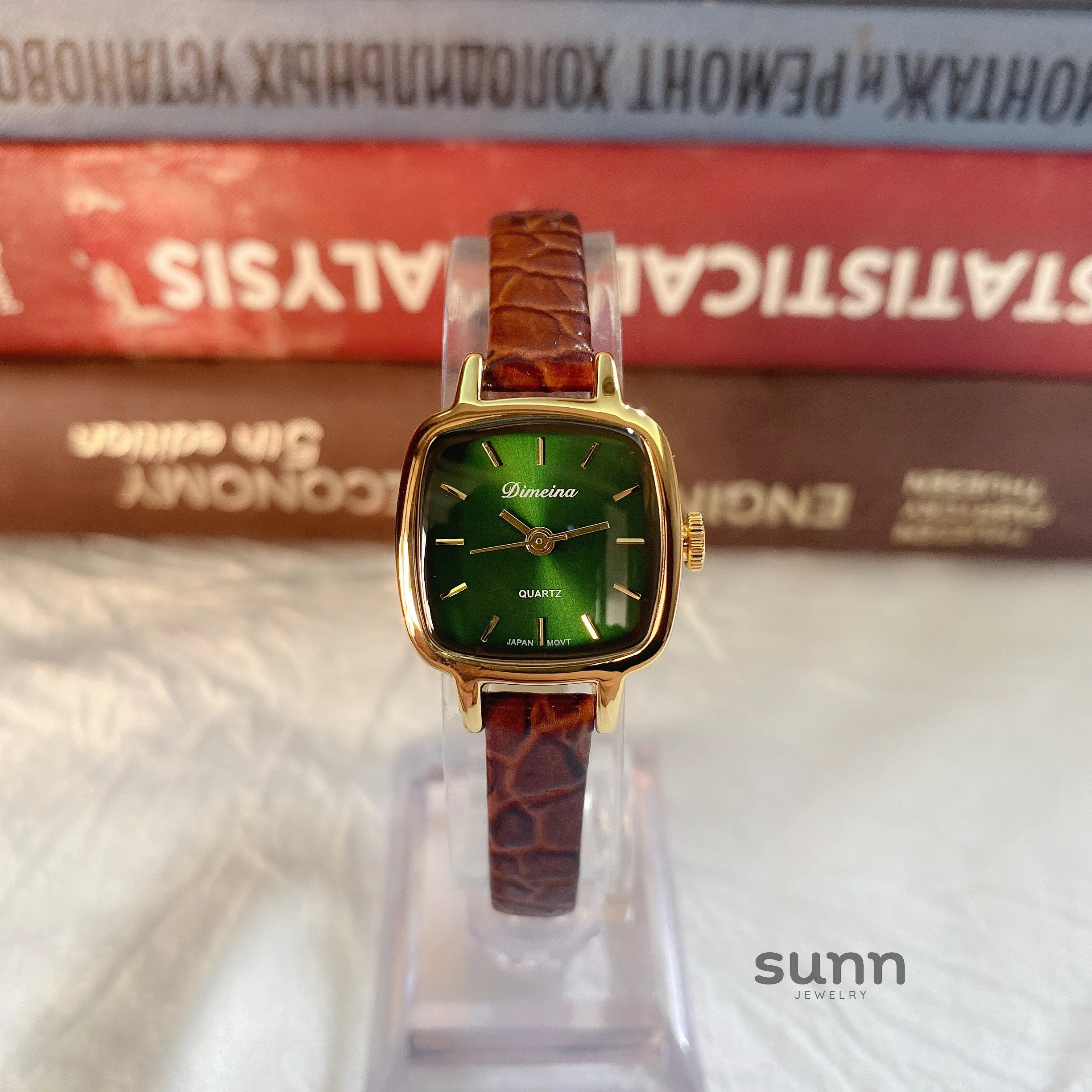 Yatziry Vintage Gold Tone Watch